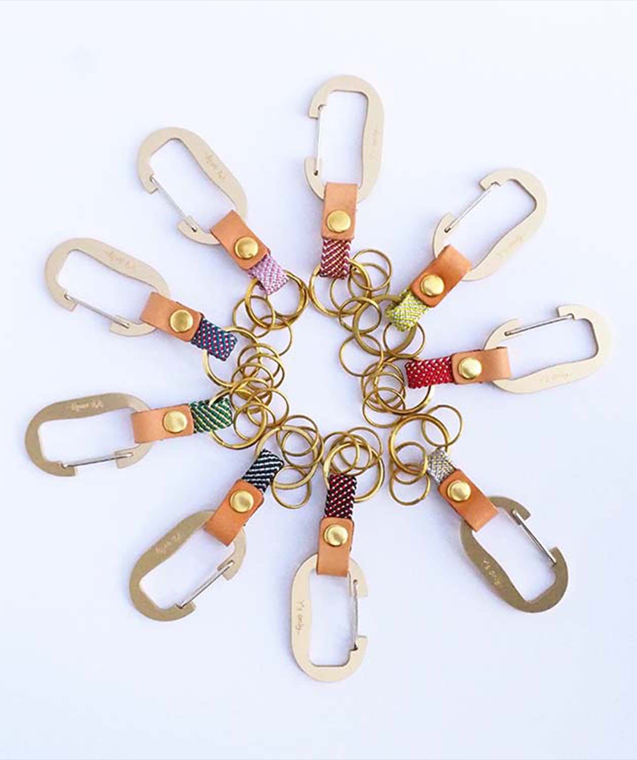 本革と真鍮と組紐のカラビナ9色
